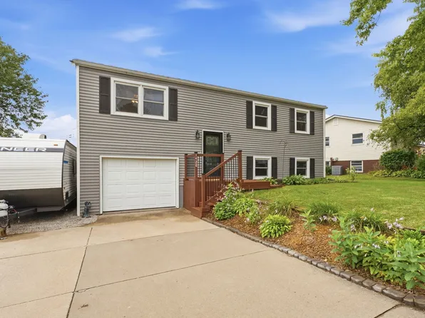 1428 Glenwood Dr, Leclaire, IA 52753