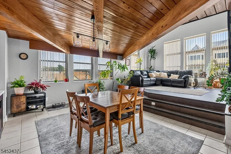 1 bed, 1.5 bath, 1300 sqft, $2,750 — Photo 2