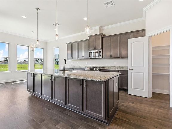 5th image of 27 E Priscilla Ln