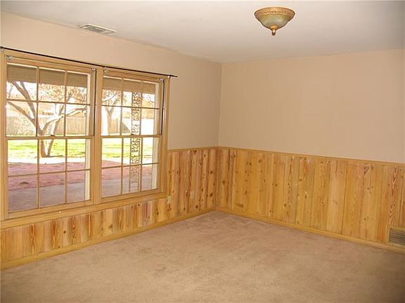 3rd image of 1901 Elmwood Dr