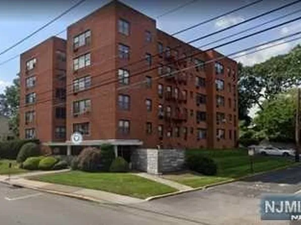 1541 Lemoine Ave APT 3A, Fort Lee, NJ 07024
