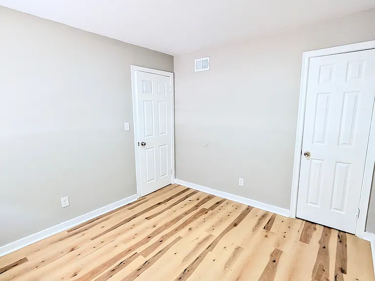 4855 College St — Photo 18