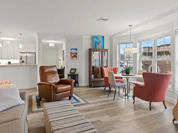 112 Main St APT 3, Amesbury, MA 01913