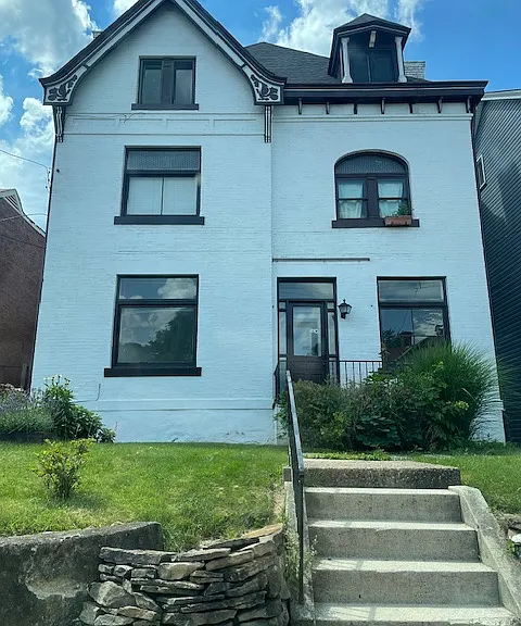 410 E End Ave #1 — Photo 1