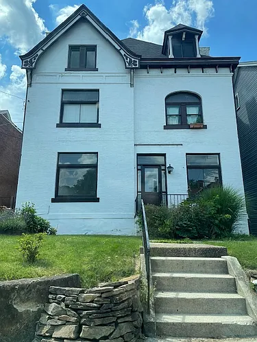 410 E End Ave Photo 1