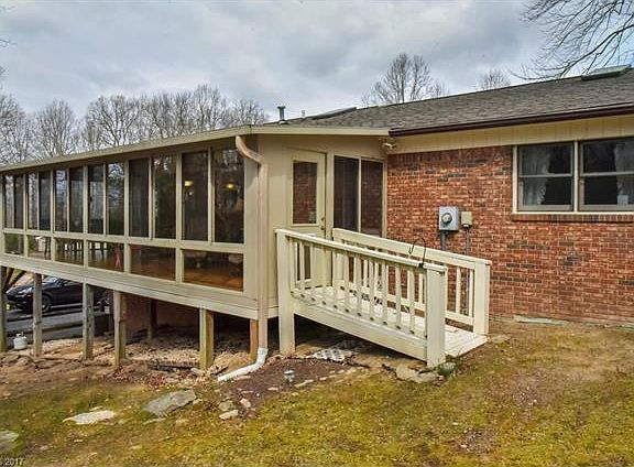 4th image of 902 Rainbow Ln