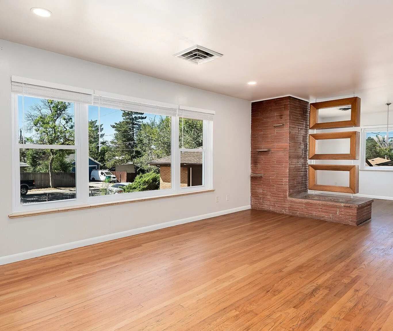 5 bed, 2.5 bath, 3074 sqft, $2,900 — Photo 3