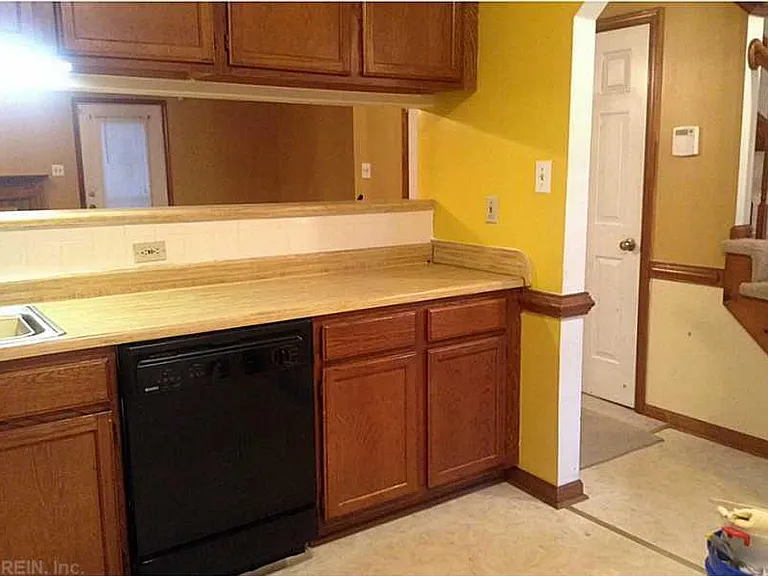 1240 Basswood Ct — Photo 6