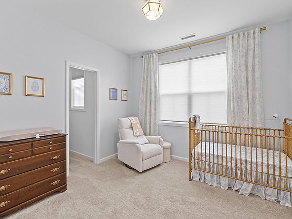 5th image of 112 Wise Oak Ln