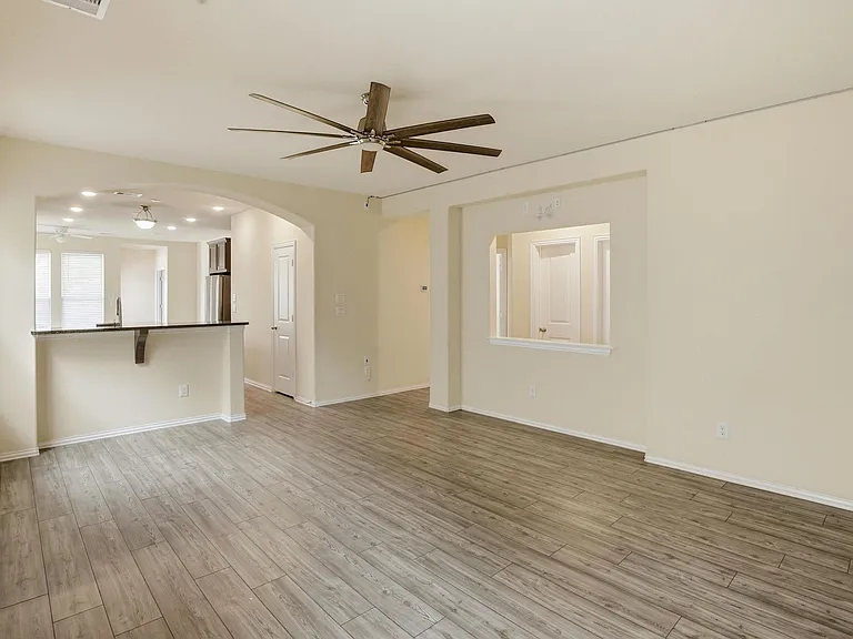 29880 Dovetail Bluff Ln — Photo 4