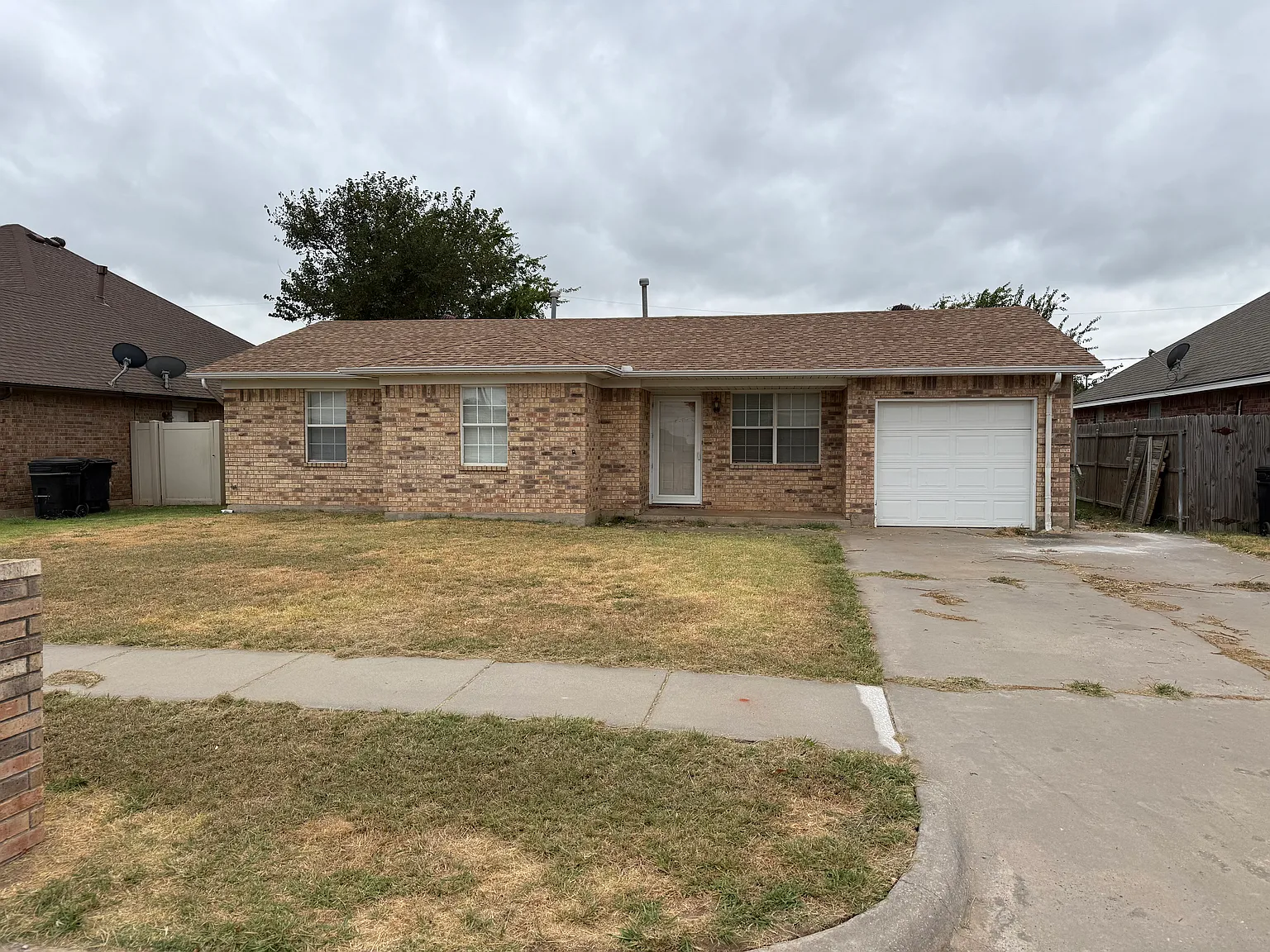 3 bed, 995 sqft, $1,195 — Photo 1