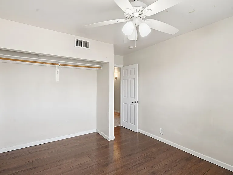 742 E Sierra Vista Dr — Photo 5