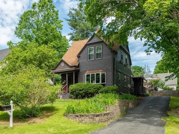 13 Walnut St, Merrimac, MA 01860