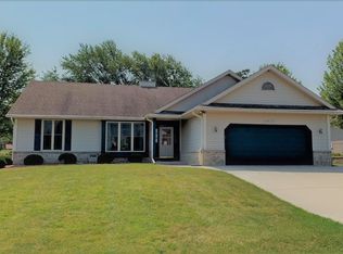 N65W15347 Blue Heron Dr, Menomonee Falls, WI 53051