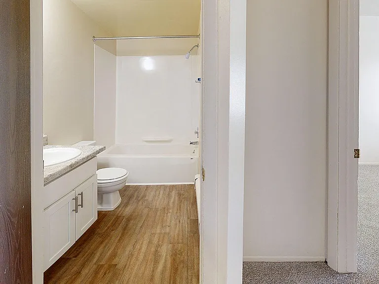 Wood Creek Apartments — Photo 66