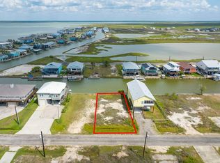 210 Sailfish Dr, Rockport, TX 78382