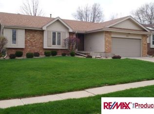 605 N 152nd Avenue Cir, Omaha, NE 68154
