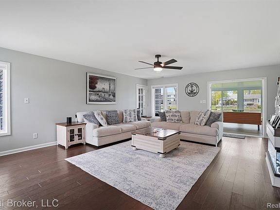 5th image of 2299 Kingston St