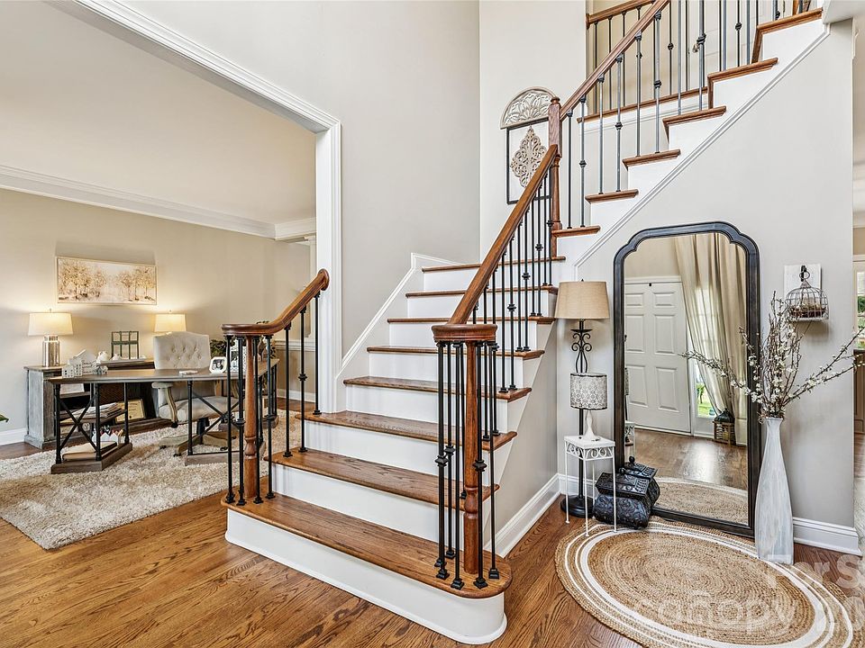 1st image of 501 Conaway Ct
