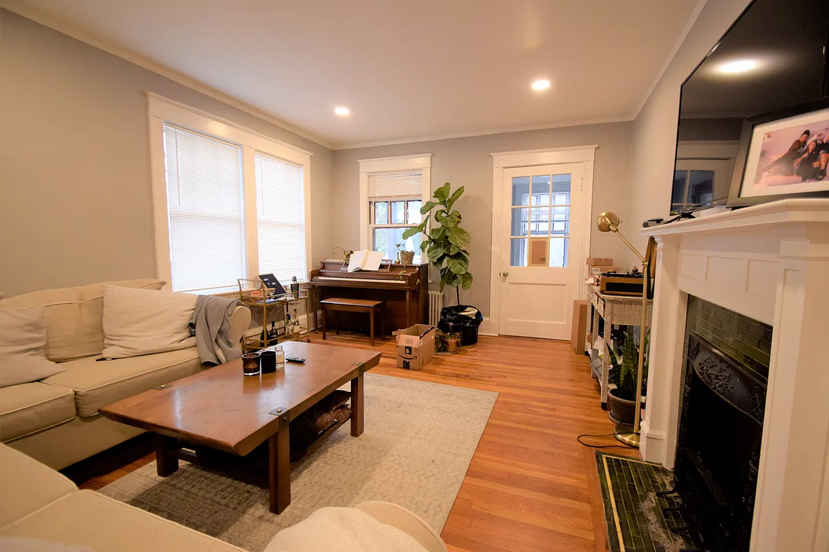 Building Photo - 231 Chestnut Hill Ave #1