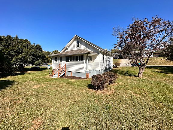 3rd image of 908 Grayson Ave NW