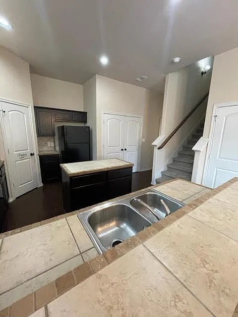 3 bed, 2.5 bath, 1427 sqft, $1,650 — Photo 3