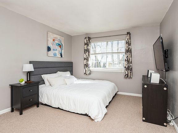 5th image of 1609 N Windsor Dr APT 301