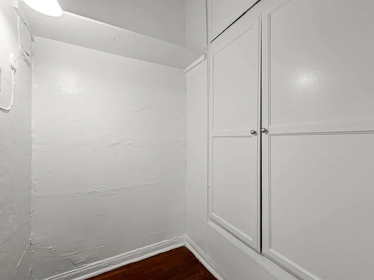 745 S Normandie — Photo 10