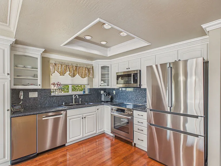 4910 Cabrillo Point — Photo 9