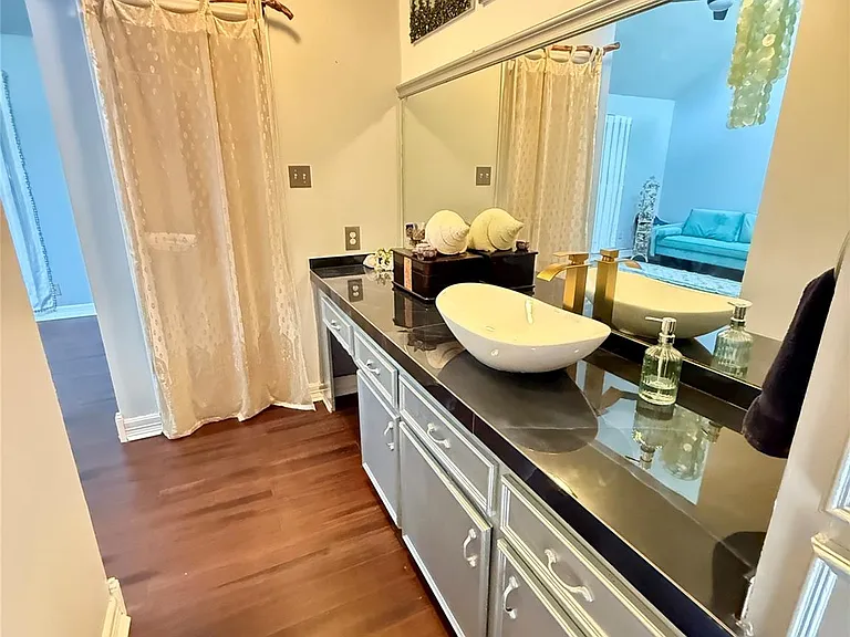 354 S Amherst Dr — Photo 18