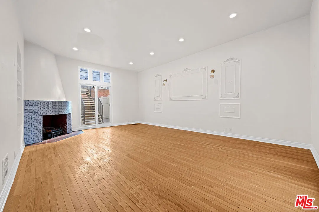 3 bed, 2.5 bath, 2100 sqft, $4,786 — Photo 1