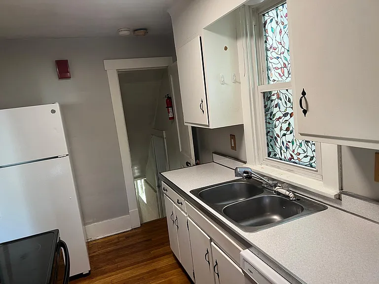 616 Peebles St — Photo 9