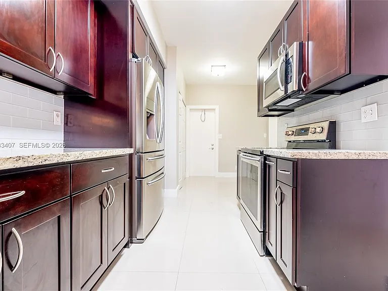 19160 NW 82nd Circle Ct #31L — Photo 12