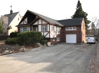 29 McIntosh Ave, Clarendon Hills, IL 60514