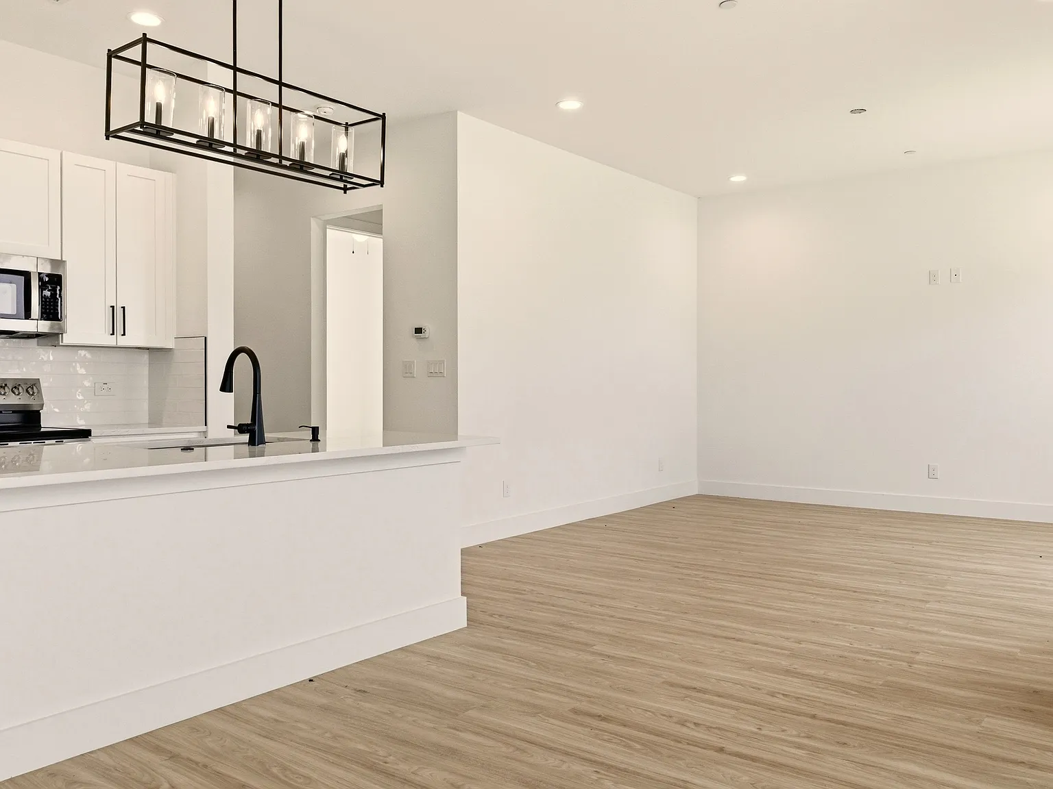 4 bed, 2224 sqft, $2,800 — Photo 4