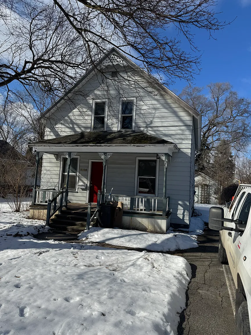 2305 Barnard St photo 1