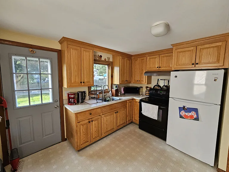 23 Sanford St — Photo 13