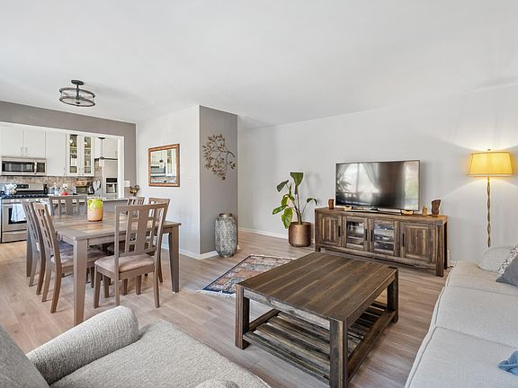 4th image of 10637 Weymouth St APT 204