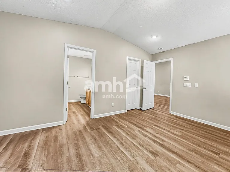 325 Mill Pond Rd — Photo 8