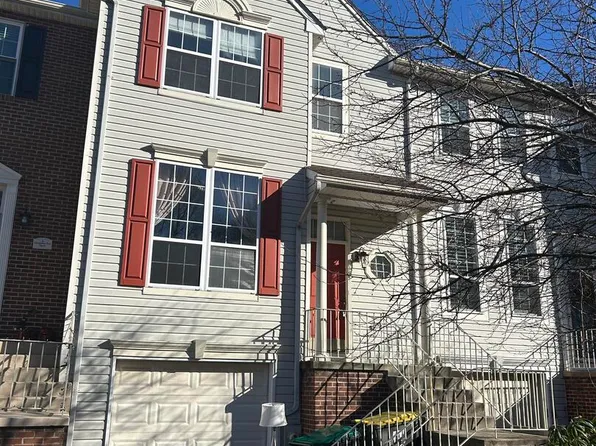 892 N Waterford Ln, Wilmington, DE 19808