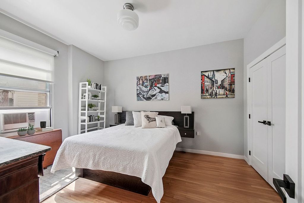 Apartment in Manhattan - View 3