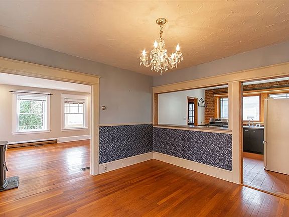 4th image of 151 Allyn St #1
