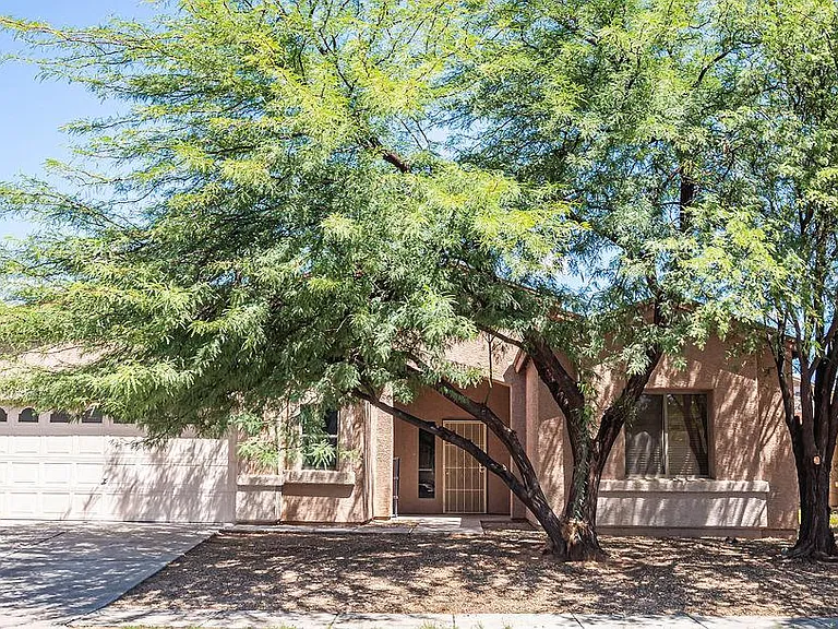 8230 W Calle Sancho Panza — Photo 2