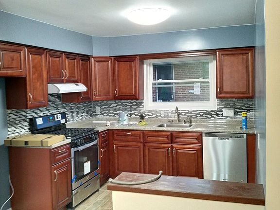 4th image of 312 Hoffnagle St Fl 2