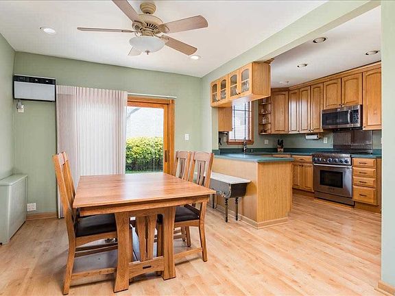 4th image of 102 Carlyle Pl