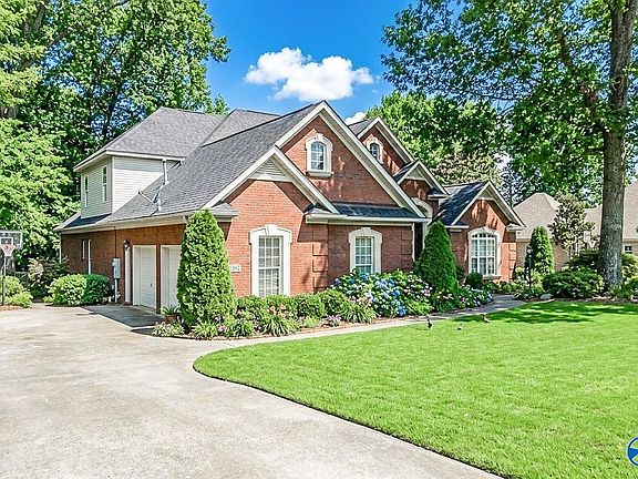 3rd image of 150 Greenlawn Dr