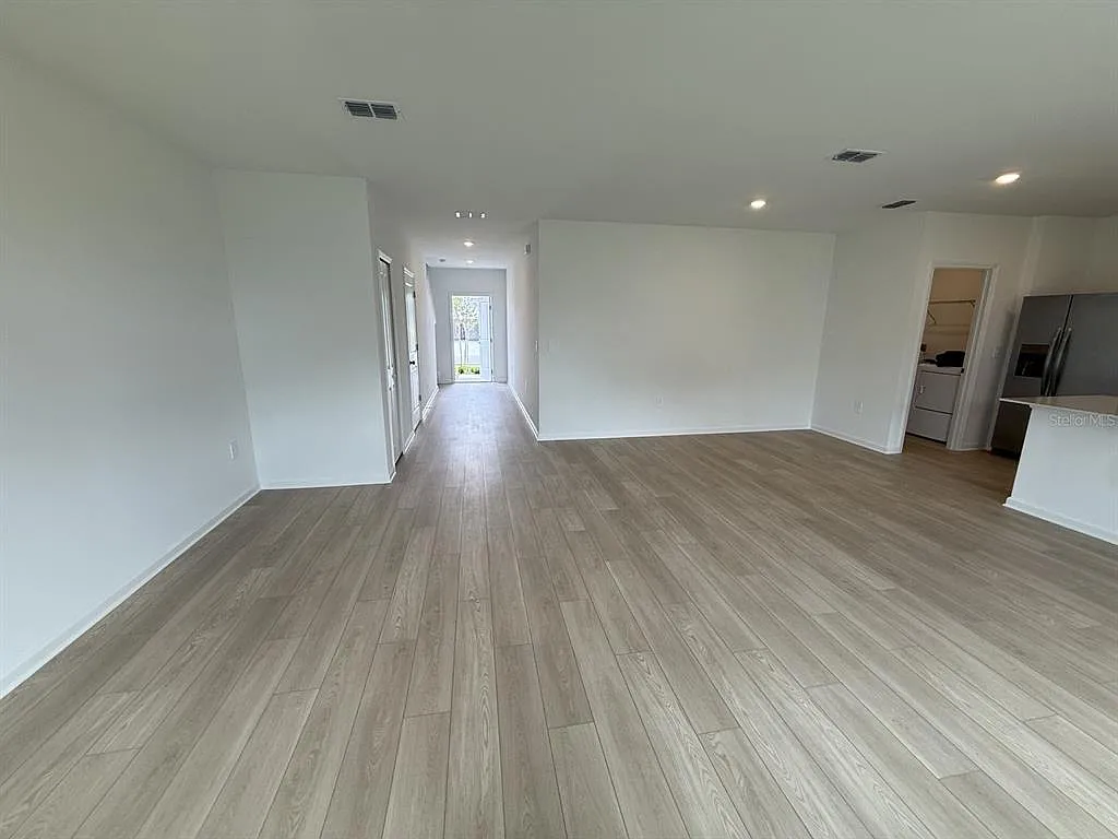 5 bed, 2.5 bath, 2112 sqft, $2,300 — Photo 4