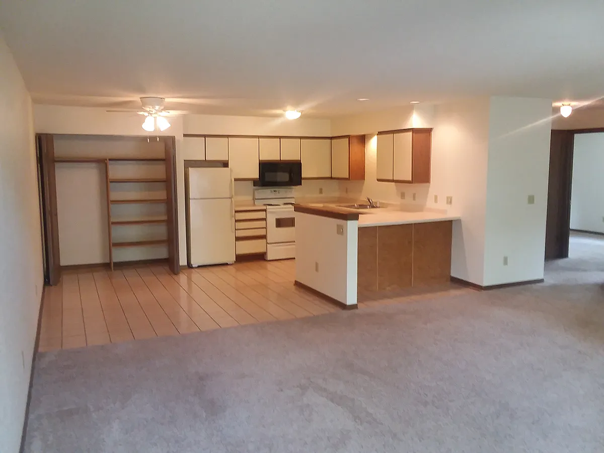 Building Photo - 9899 Morgan Oaks Dr #5