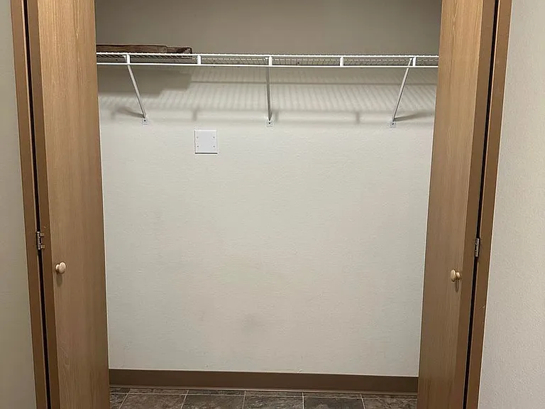Dakota E & W Apartments — Photo 52