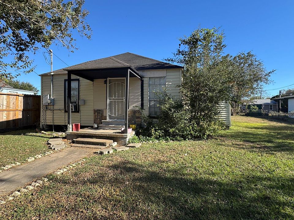 1st image of 306 1st St